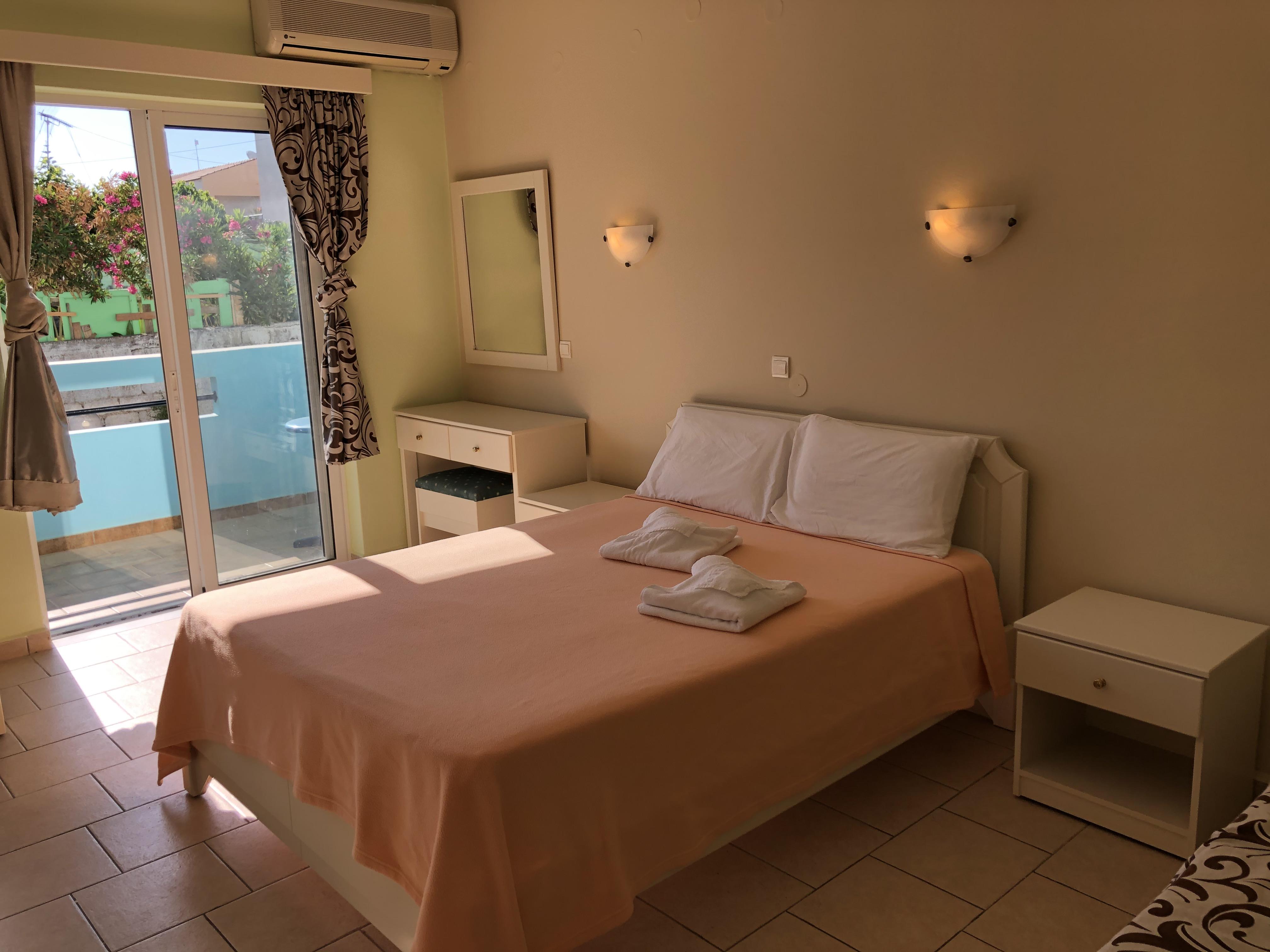 Epis Hotel Agia Marina エクステリア 写真