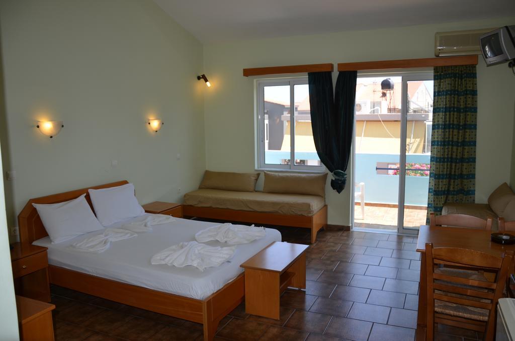 Epis Hotel Agia Marina エクステリア 写真