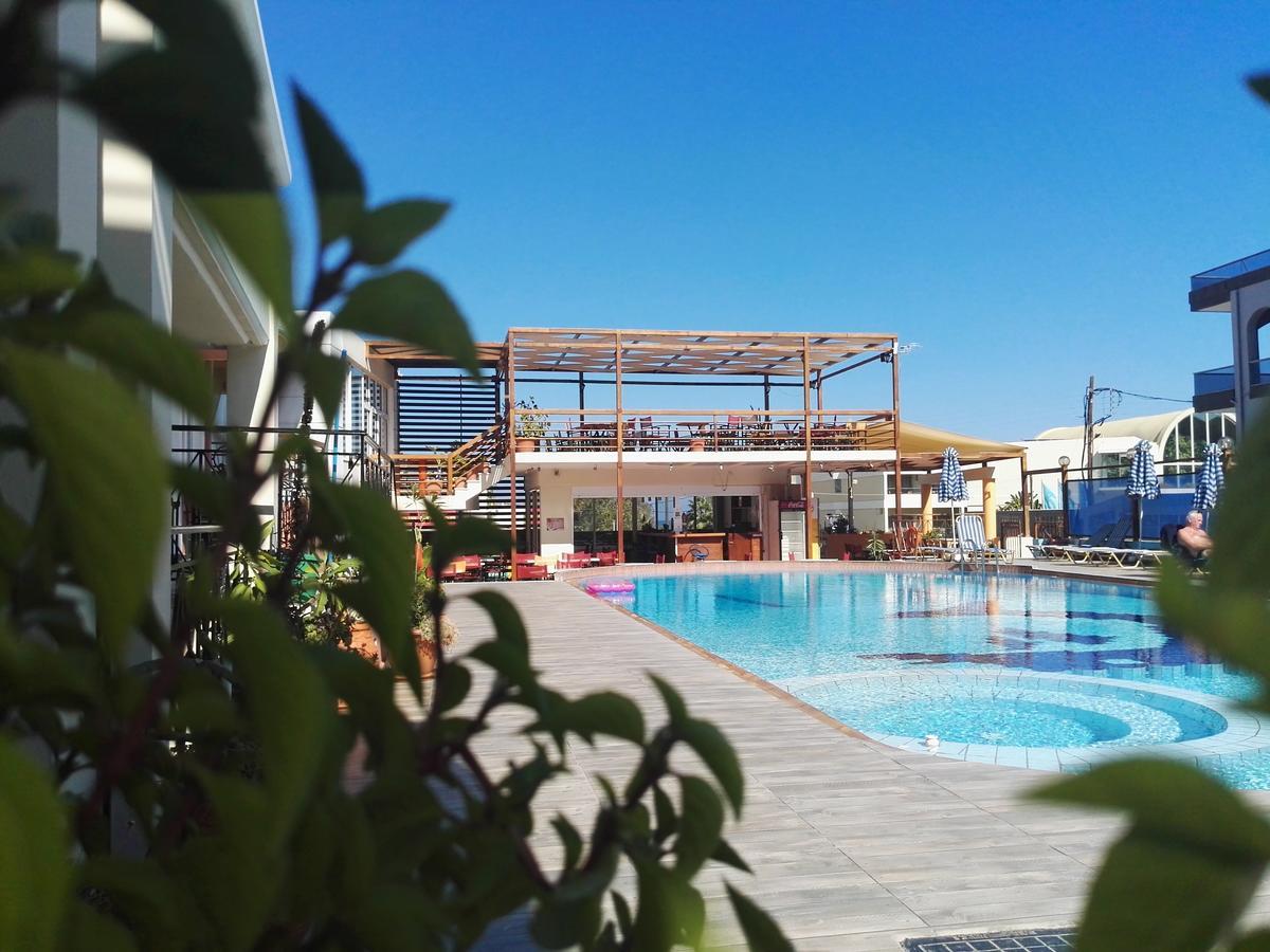Epis Hotel Agia Marina エクステリア 写真