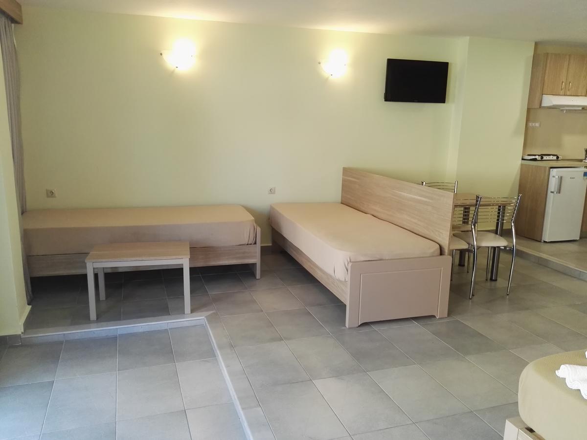 Epis Hotel Agia Marina エクステリア 写真