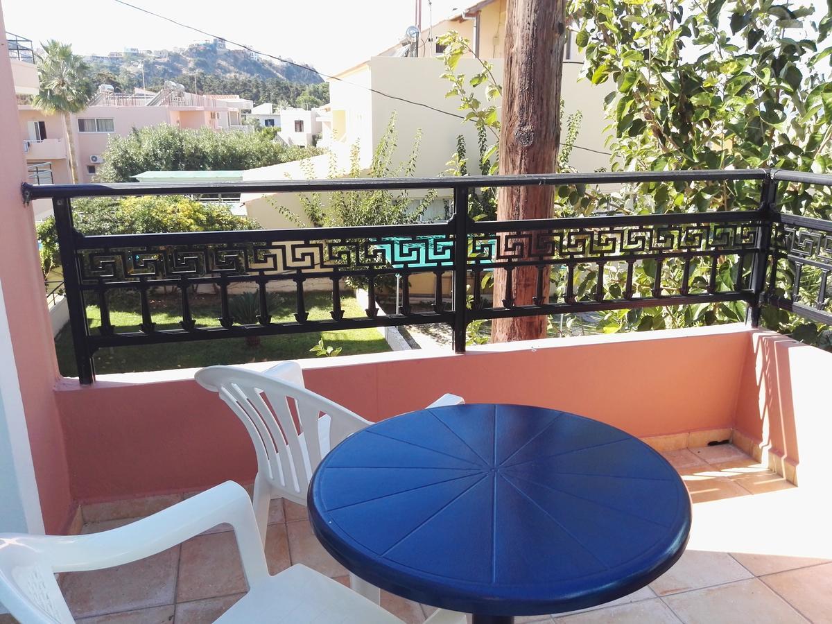 Epis Hotel Agia Marina エクステリア 写真
