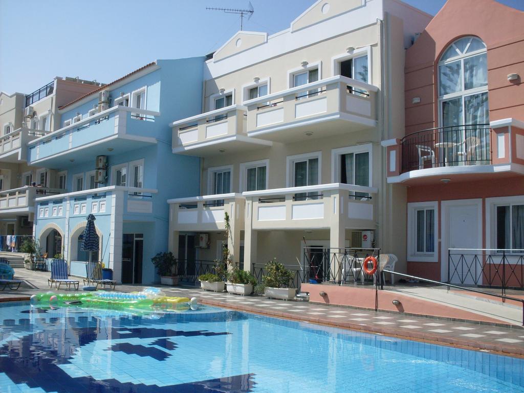 Epis Hotel Agia Marina エクステリア 写真