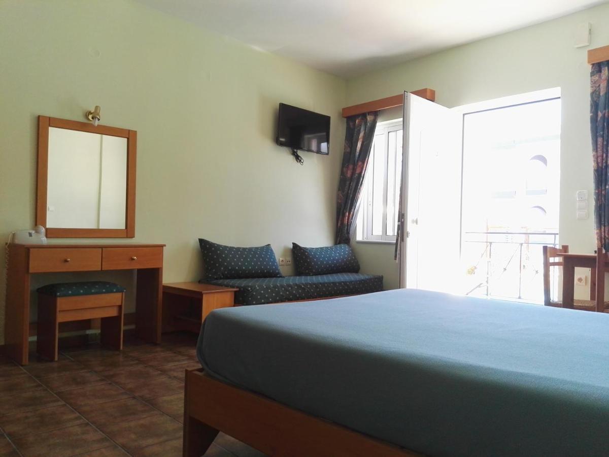 Epis Hotel Agia Marina エクステリア 写真