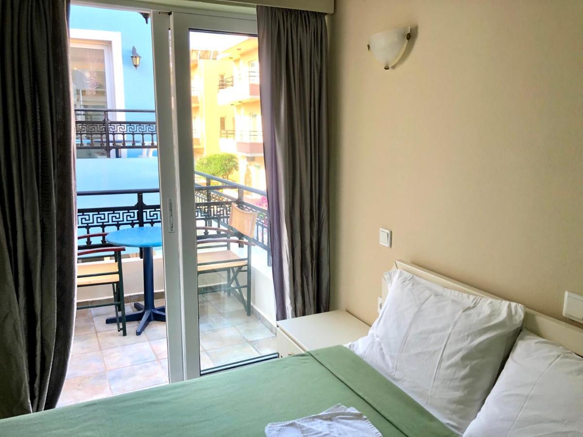 Epis Hotel Agia Marina エクステリア 写真